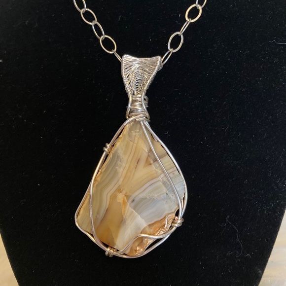 Handmade stone necklace. - Picture 2 of 4